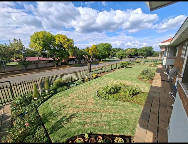2 BEDROOM FLAT FOR SALE IN THREE RIVERS